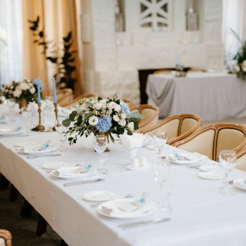 Banquet hall for weddings with decorative elements
